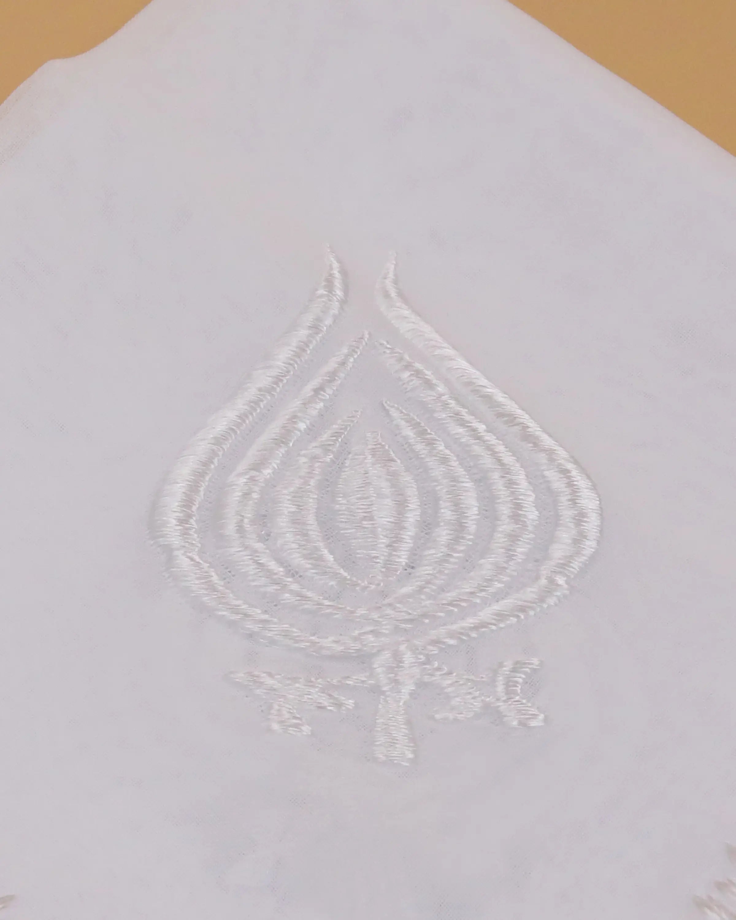 غترة الخطية نقش وسط حبوب