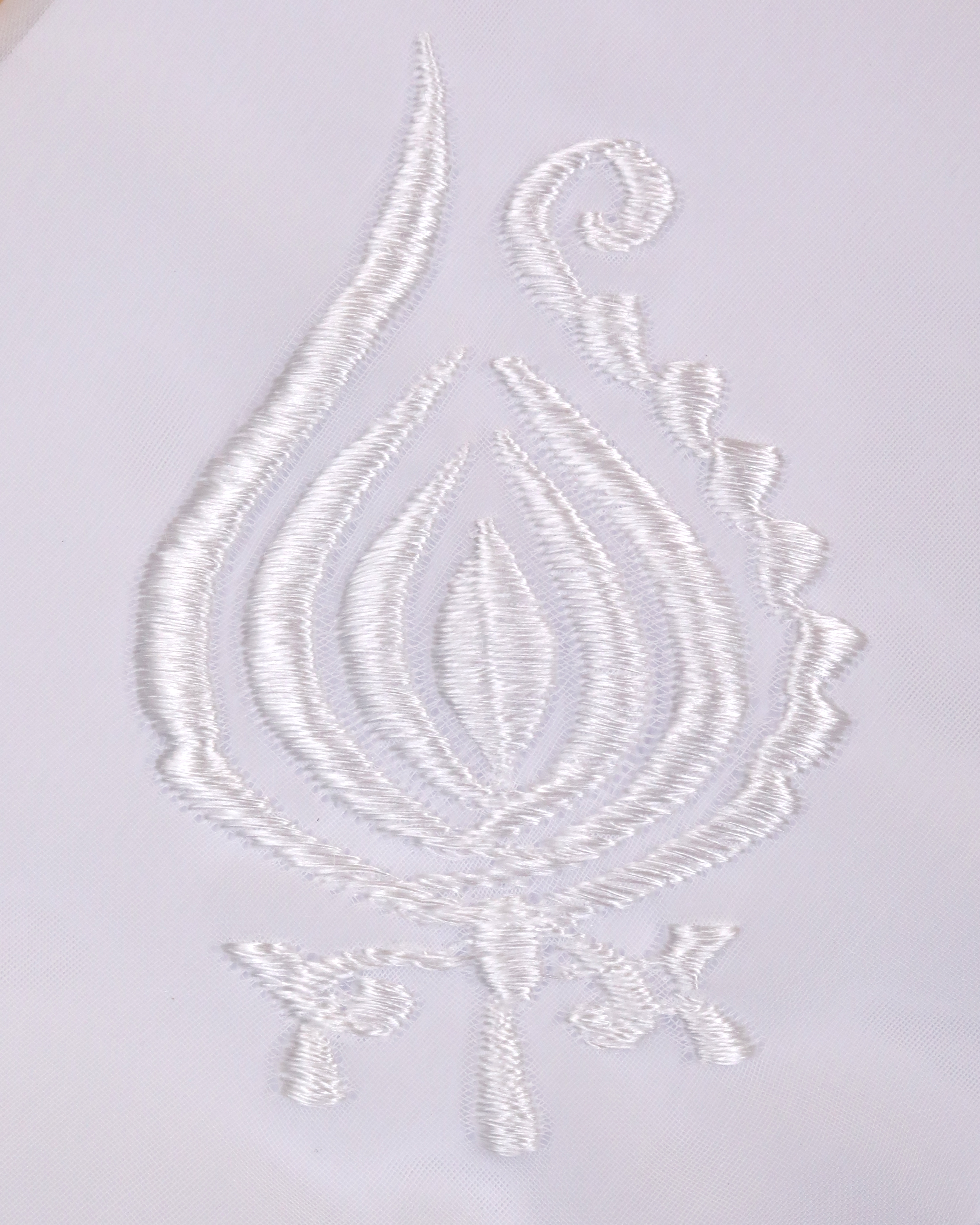 غترة الخطية نقش وسط مكفوف